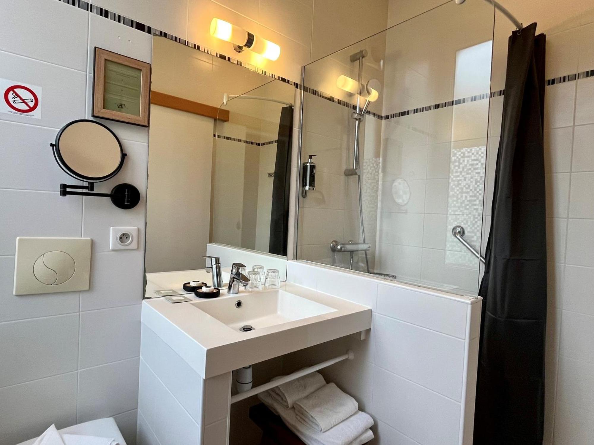 Hotel Le Patio - Deauville Room photo