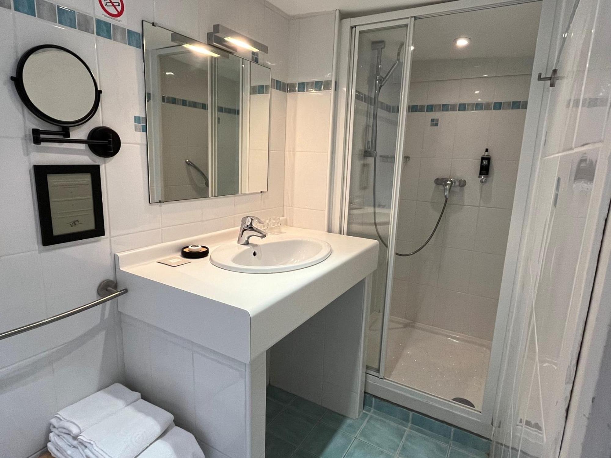 Hotel Le Patio - Deauville Room photo